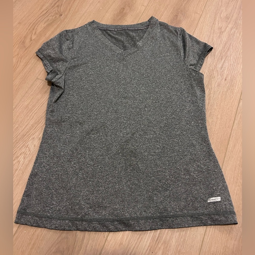 Athletic works Women’s Grey Dri-More Tech V Neck short sleeve top Size Medium